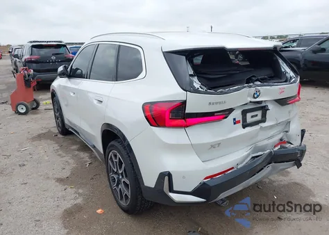 2024 BMW X1 xDrive28I z USA, uszkodzony, nr VIN WBX73EF04R5Y61971